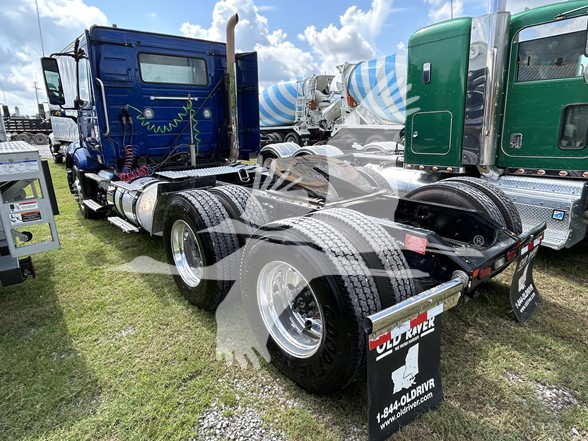 2020 VOLVO VNL64T300 - image 5 of 6