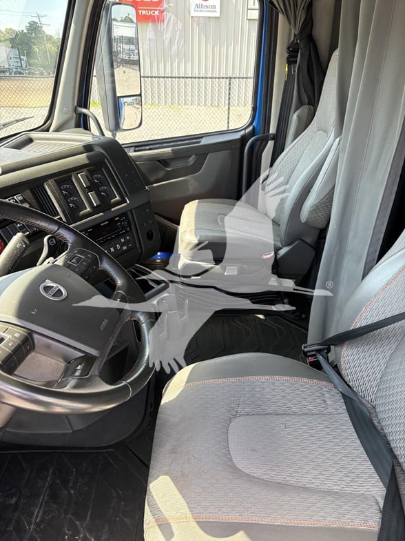 2023 VOLVO VNL64T860 - image 6 of 6