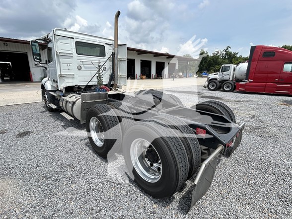 2020 VOLVO VNL64T300 - image 3 of 6