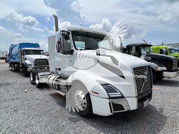 2020 VOLVO VNL64T300 - image 6 of 6