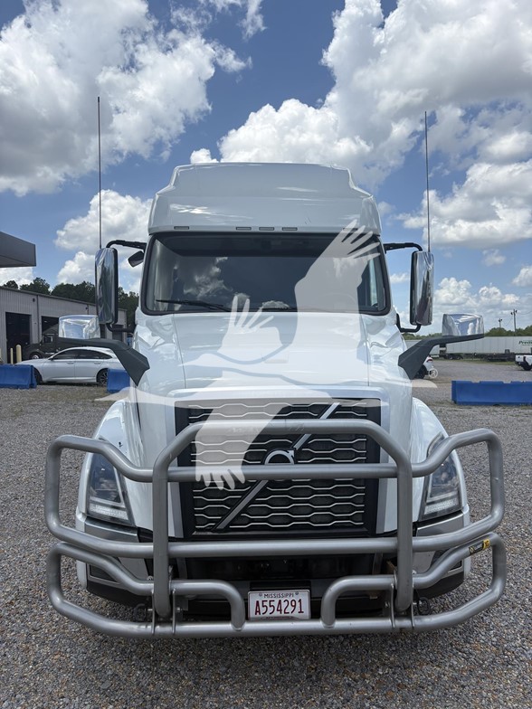 2023 VOLVO VNL64T760 - image 2 of 6