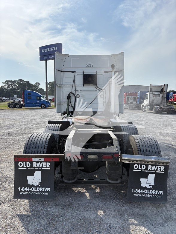 2020 VOLVO VNR64T640 - image 6 of 6