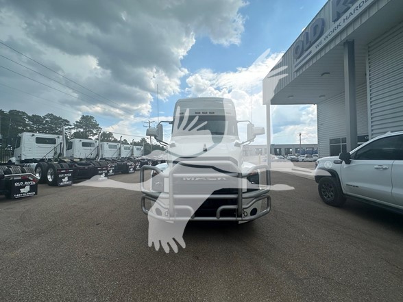 2023 MACK ANTHEM 64T - image 2 of 6