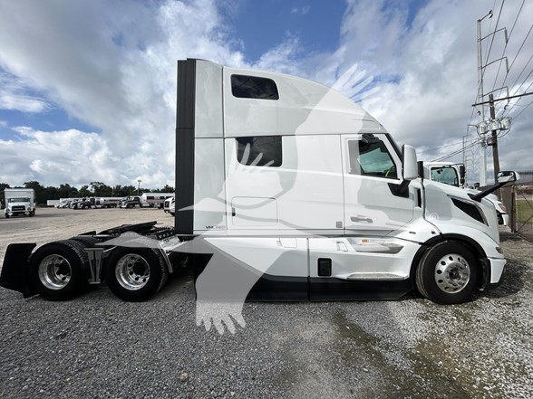 2025 VOLVO VNL64T860 - image 1 of 6