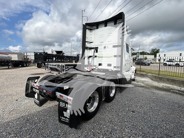 2025 VOLVO VNL64T860 - image 5 of 6