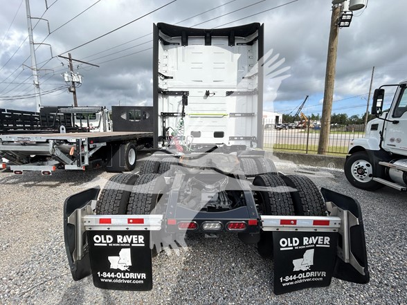 2025 VOLVO VNL64T860 - image 3 of 6