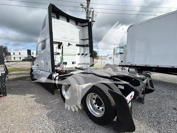 2025 VOLVO VNL64T860 - image 2 of 6