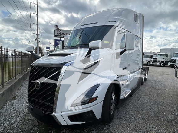 2025 VOLVO VNL64T860 - image 1 of 6