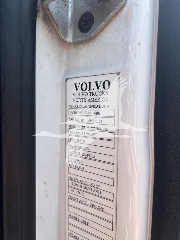 2021 VOLVO VNR64T300 - image 2 of 6