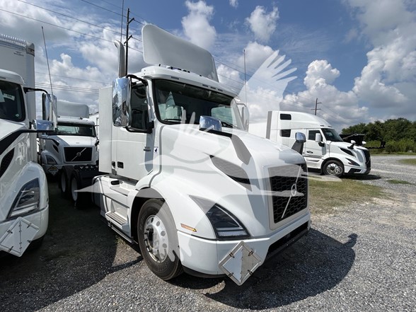 2026 VOLVO VNR64T300 - image 1 of 6