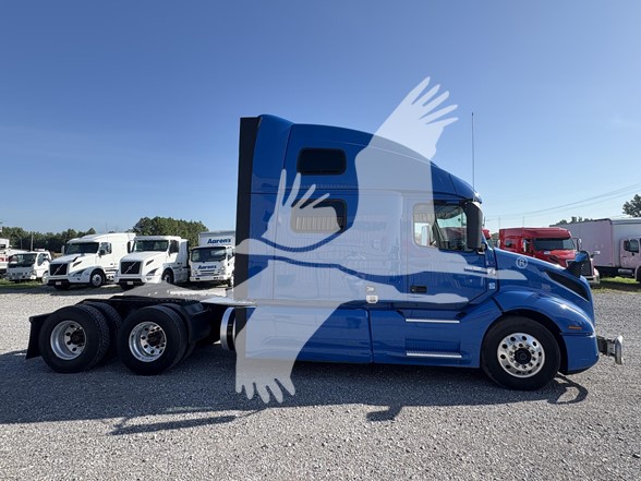 2023 VOLVO VNL64T860 - image 4 of 6