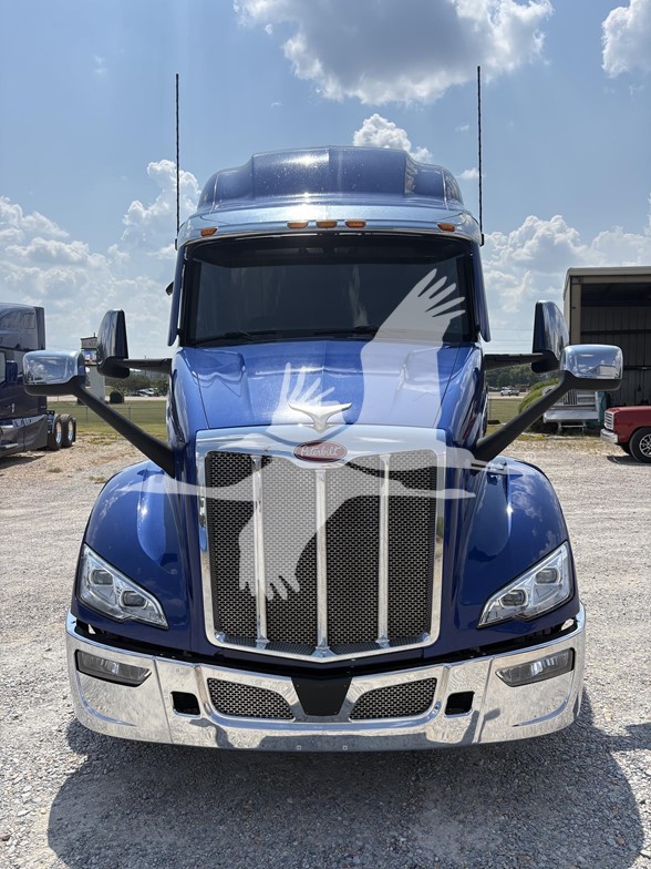 2023 PETERBILT 579 - image 2 of 6