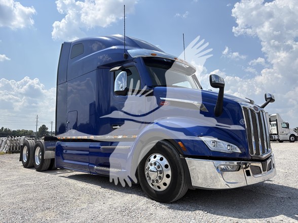 2023 PETERBILT 579 - image 3 of 6