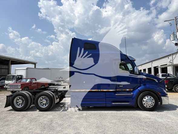 2023 PETERBILT 579 - image 4 of 6