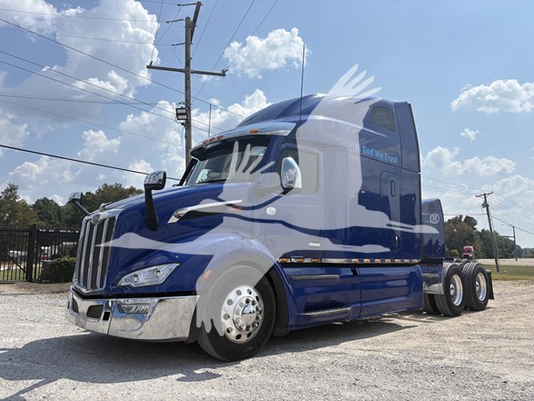 2023 PETERBILT 579 - image 1 of 6