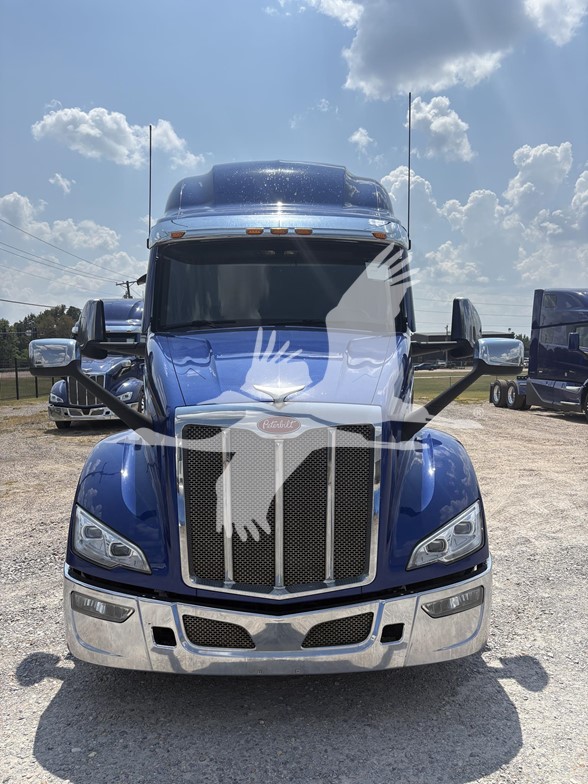 2023 PETERBILT 579 - image 2 of 6