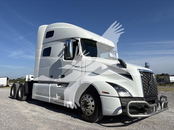 2020 VOLVO VNL64T760 - image 1 of 6