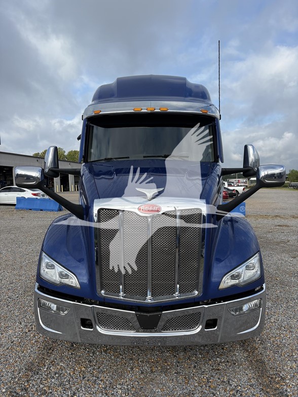 2023 PETERBILT 579 - image 2 of 6