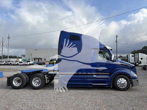 2023 PETERBILT 579 - image 4 of 6