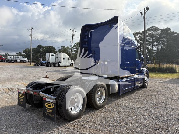 2023 PETERBILT 579 - image 5 of 6