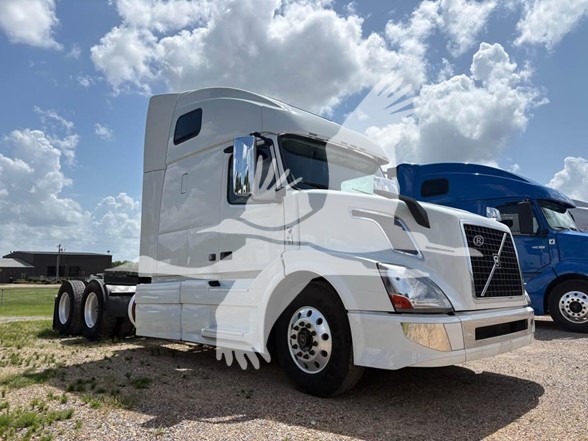 2018 VOLVO VNL64T670 - image 3 of 6