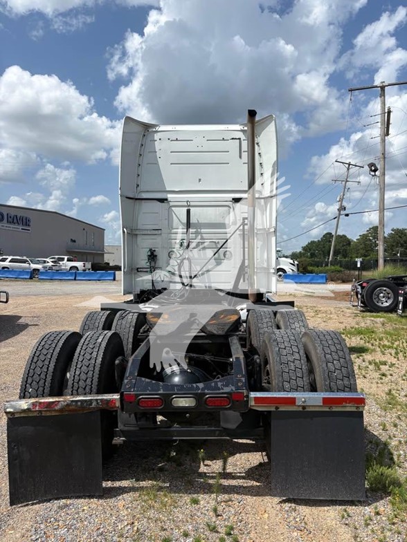 2018 VOLVO VNL64T670 - image 5 of 6