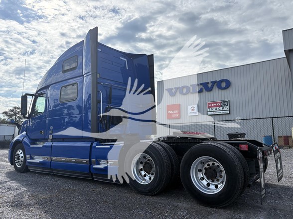 2022 VOLVO VNL64T860 2022 VOLVO VNL64T860 - image 3 of 6