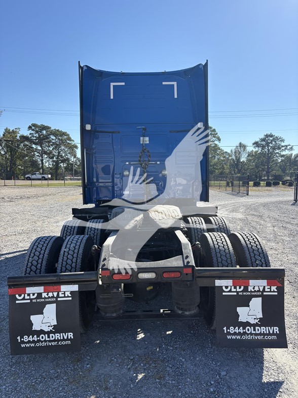 2024 VOLVO VNL64T860 - image 4 of 6