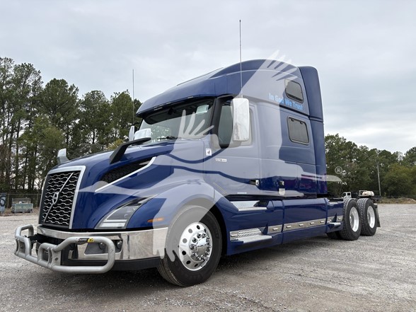2023 VOLVO VNL64T860 - image 1 of 6