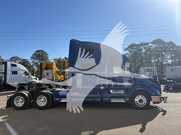 2023 VOLVO VNL64T860 - image 4 of 6