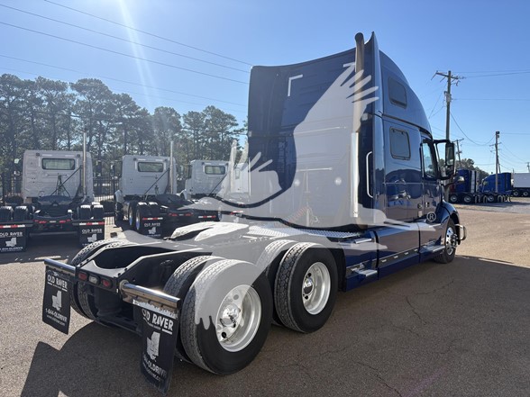 2023 VOLVO VNL64T860 - image 5 of 6