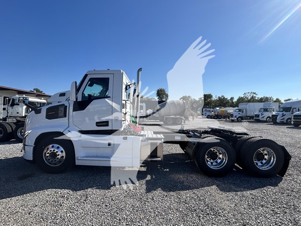 2026 MACK PIONEER 64T - image 2 of 6