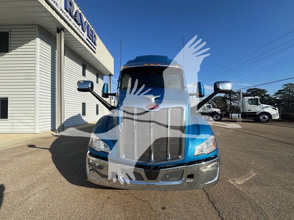 2023 PETERBILT 579 - image 2 of 6