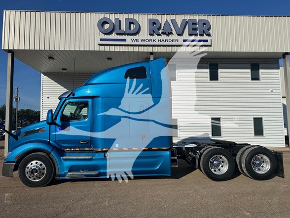 2023 PETERBILT 579 - image 1 of 6