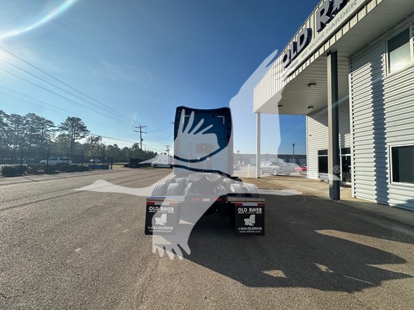 2023 PETERBILT 579 - image 5 of 6