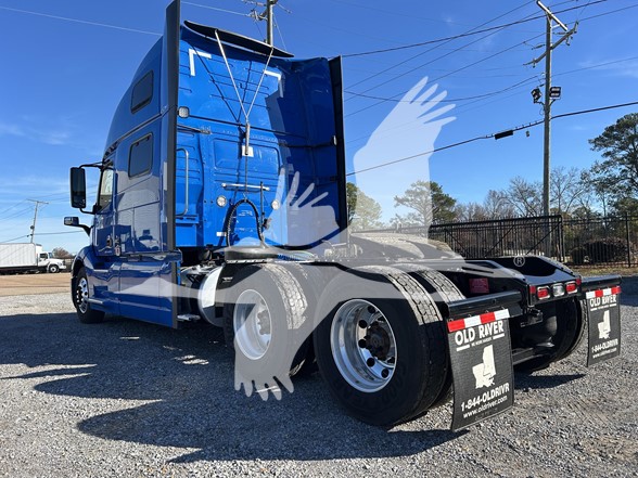 2024 VOLVO VNL64T860 - image 4 of 6