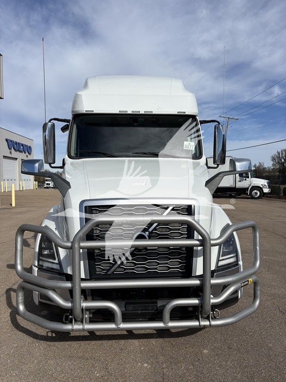 2023 VOLVO VNL64T760 - image 2 of 6