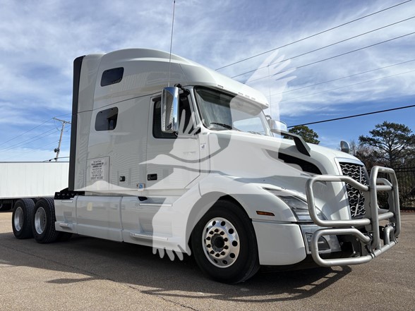 2023 VOLVO VNL64T760 - image 3 of 6