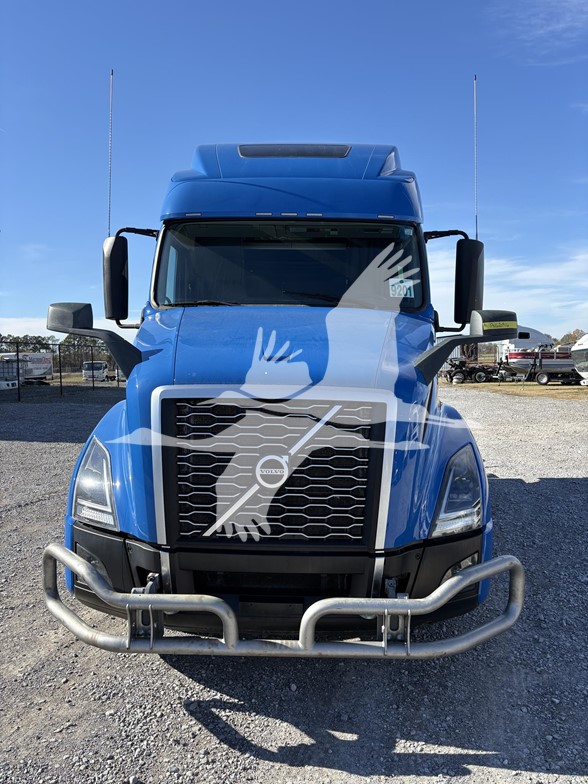 2023 VOLVO VNL64T860 - image 2 of 6