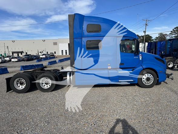 2023 VOLVO VNL64T860 - image 5 of 6