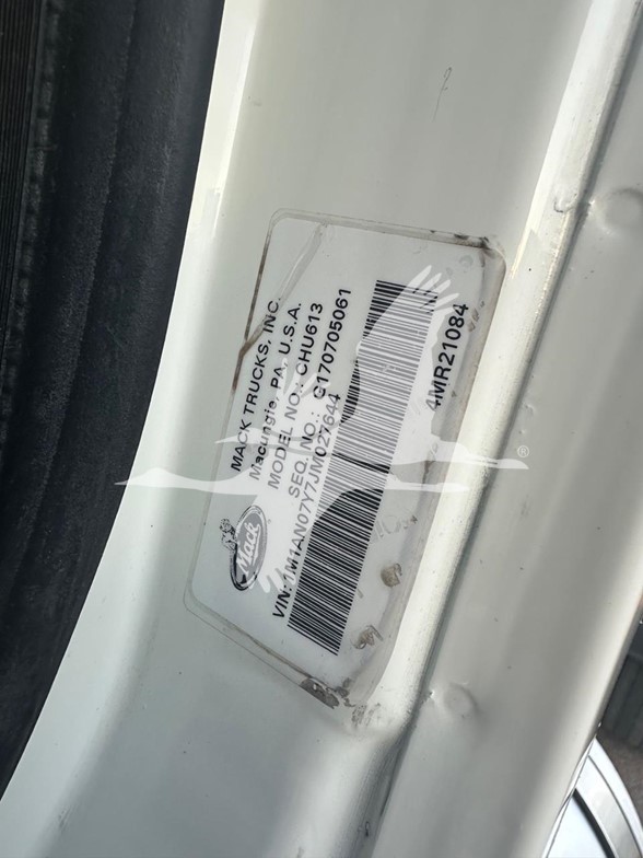 2018 MACK PINNACLE CHU613 - image 2 of 6