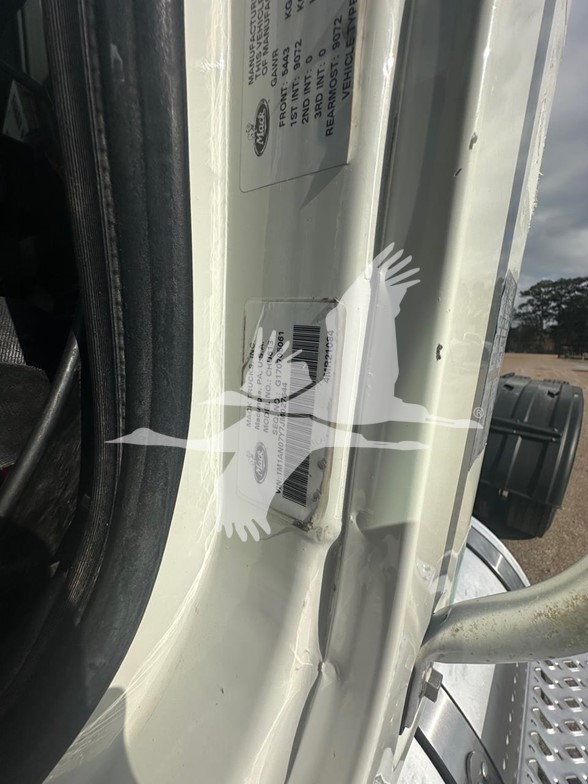 2018 MACK PINNACLE CHU613 - image 3 of 6