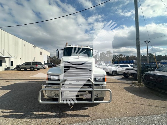 2018 MACK PINNACLE CHU613 - image 6 of 6