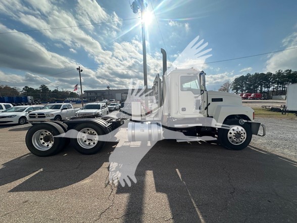 2018 MACK PINNACLE CHU613 - image 1 of 6