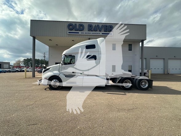 2020 VOLVO VNL64T760 - image 1 of 6