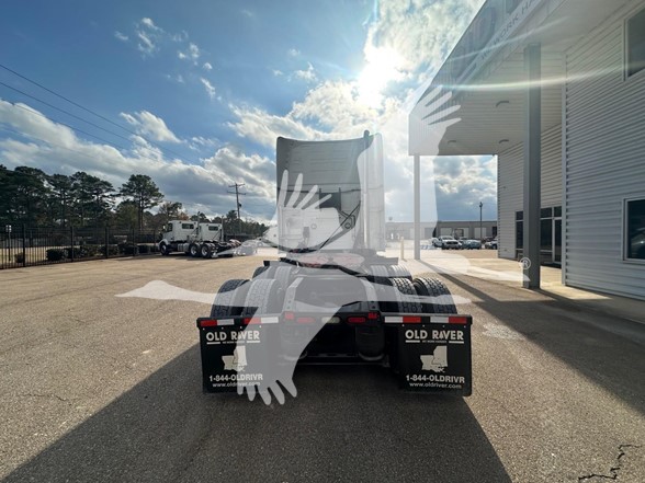 2020 VOLVO VNL64T760 - image 5 of 6