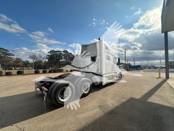 2020 VOLVO VNL64T760 - image 6 of 6