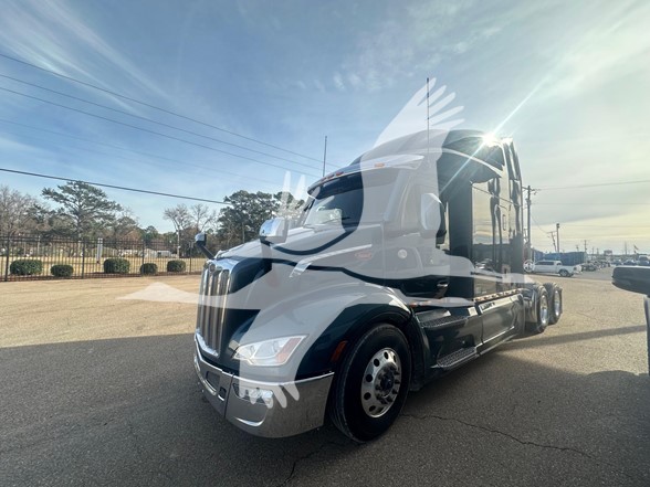 2023 PETERBILT 579 - image 3 of 6