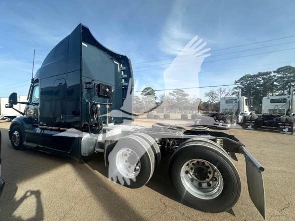 2023 PETERBILT 579 - image 4 of 6