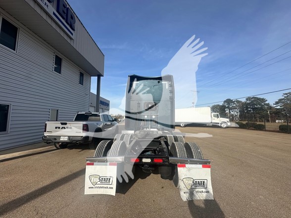 2023 PETERBILT 579 - image 5 of 6